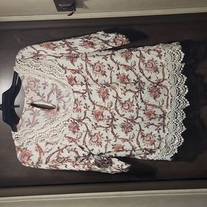 Half sleep shirt with lace detail